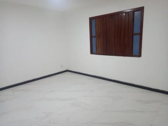 Imagem Casa com 4 quartos, 300m2, para locação em Lauro de Freitas, Centro