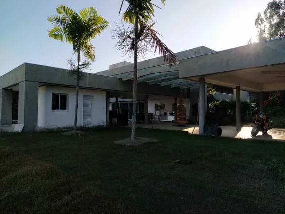 Imagem Descubra o privilégio de viver em uma verdadeira mansão duplex no exclusivo Condomínio Belvedere, em Esmeraldas! Com impressionantes 850m² de área útil, esta residência foi projetada para proporcionar