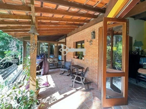 Imagem Grande casa na Fazendinha Granja Viana com 4 dorms/1suíte, piscina, gourmet
