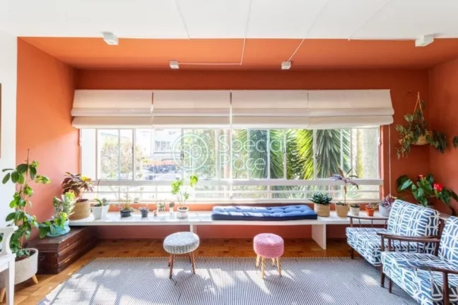 Imagem Apartamento de alto padrão com 291m², 5 dormitórios ( 1 suíte ) e 1 vaga na garagem. Hall privat...