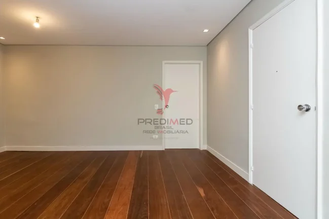 Imagem Vende-se no Morumbi, apartamento com 3 Quartos e 2 Vagas de Garagem