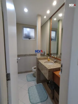 Imagem Apresentando uma oportunidade única de residência em Interlagos, esta luxuosa casa duplex de 360m2...