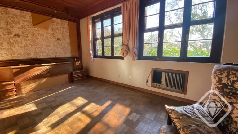 Imagem Charmosa casa de estilo colonial na Zona Sul, com vista para o Guaíba e excelente estrutura para mo...