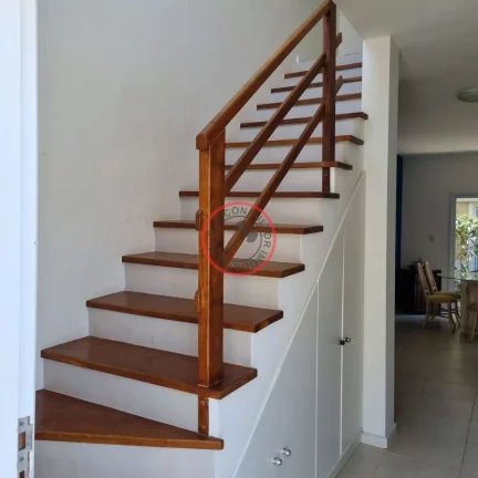 Imagem ESCRITURA DEFINITIVA, CASA SOBRADO DENTRO DE CONDOMINIO, COM 3 SUITES, SALA, AREA GOURMET E PISCINA