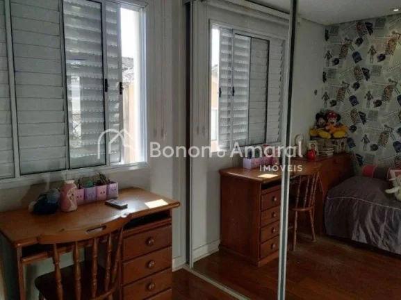 Imagem Casa com 3 quartos, sendo um suíte, com armários e ar condicionado, sala living três ambientes, c...