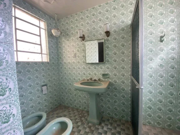Imagem Casa Antiga, Bem Conservada e Espaçosa no bairro São José em Barbacena