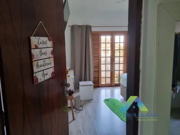 Imagem SANTO ANDRÉ Sobrado 240M², 2 dormitórios, churrasqueira, 5 vagas de garagem, ótima localização e valor !!