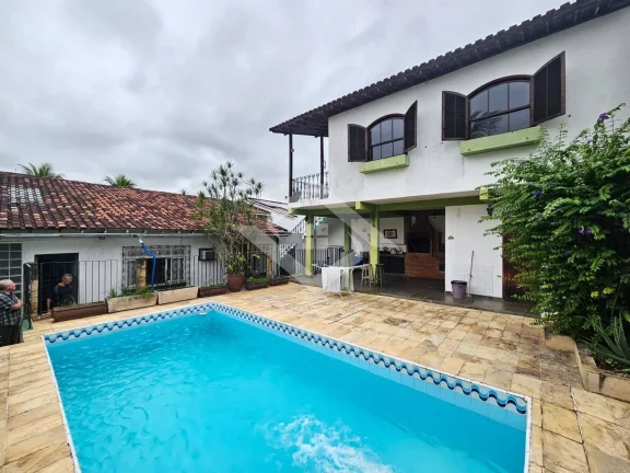 Imagem Casa à Venda na Taquara com 3 Quartos: Opção de Moradia e Negócios