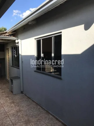 Imagem Casa sozinha no terreno na região norte de Londrina com 3 quartos, área gourmet, 2 vagas de garagem e excelente localização