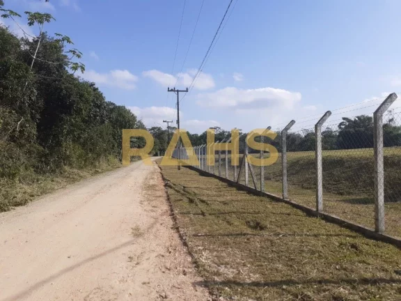 Imagem Este galpão comercial é localizado em Araquari, fundos do KM-65 da BR-101, com área total de 63.4...