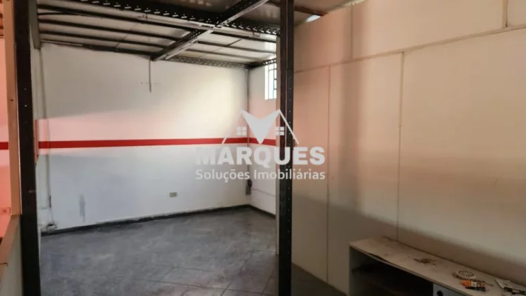 Imagem Salão espaçoso com mezanino c/ 70m2