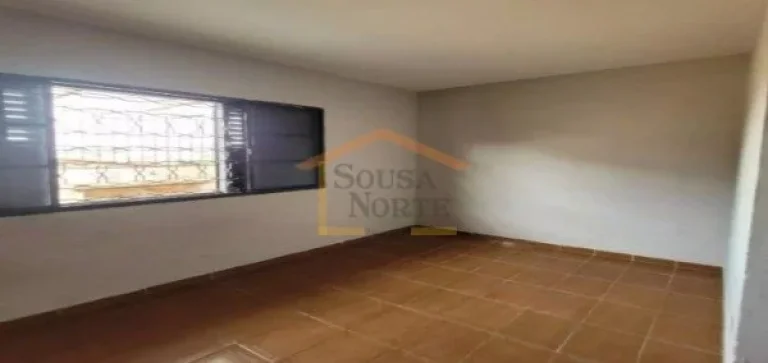 Imagem Casa térrea com 125 m². Dispõe de 2 dormitórios, sala, cozinha, banheiro, lavanderia, quintal. I...