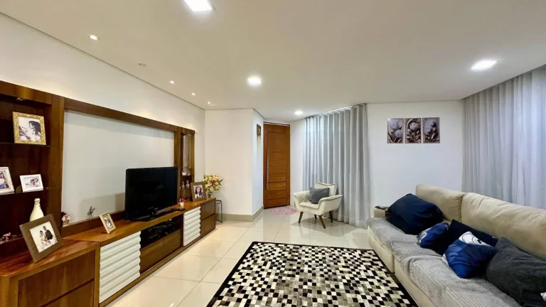Imagem Casa de Alto Padrão no Condomínio Ouro Verde – Betim/MG  