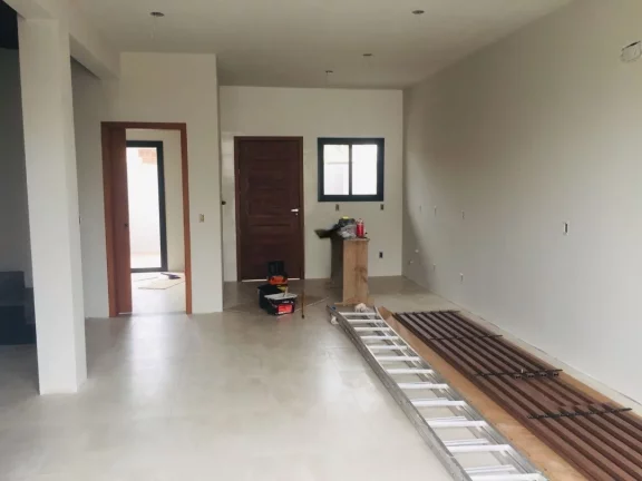 Imagem Casa de alto padrão em Ambrósio: luxo, conforto e deck com churrasqueira em Garopaba-SC!