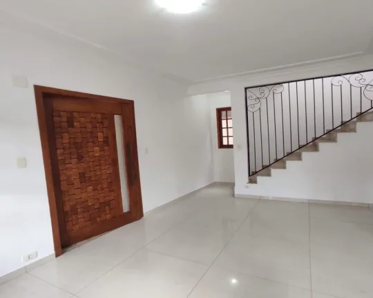 Imagem Sobrado no Butantã com 3dorms(2suítes) edícula e 3 vagas de garagem!!