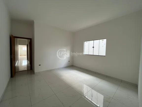 Imagem Ampla casa nova - 1 suíte e 2 quartos