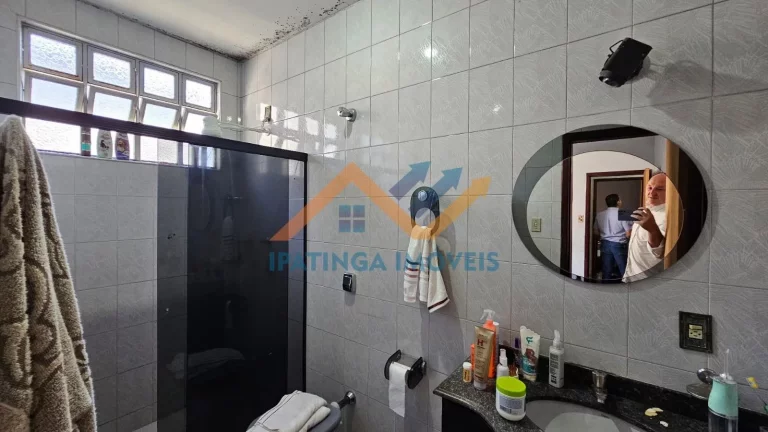 Imagem Casa térrea de 3 quartos e 2 vagas no Imbaúbas em Ipatinga Viva na área mais valorizada do bairro Imbaúbas em Ipatinga, pertinho do Coelho Diniz, Sesi e Aapi. Possui - Sala tv; - Sala de jantar; - C