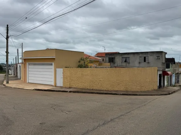 Casa Térrea de Esquina com Potencial Comercial – 3 Dormitórios (1 Suíte) | Santa Inês – Itapetininga
