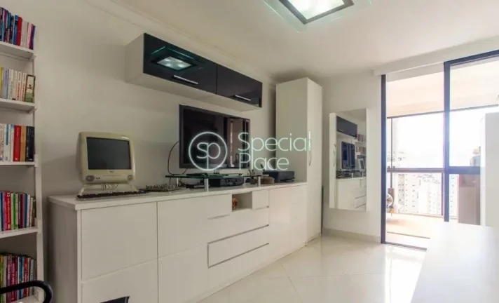Imagem Apartamento no Morumbi, com 04 suítes, 06 banheiros e 04 vagas. O condomínio dispõe de Piscina, A...