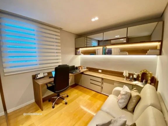Imagem Descubra este espaçoso apartamento à venda na Rua Professora Bartira Mourão, localizado no charmo...
