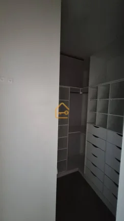 Imagem Casa Sobrado, 3 dormitórios(1 suite), Resid. Floradas da Serra, SJC