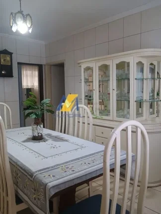 Imagem Casa à Venda com 204m², 3 dormitórios, 2 salas e 3 vagas!!!