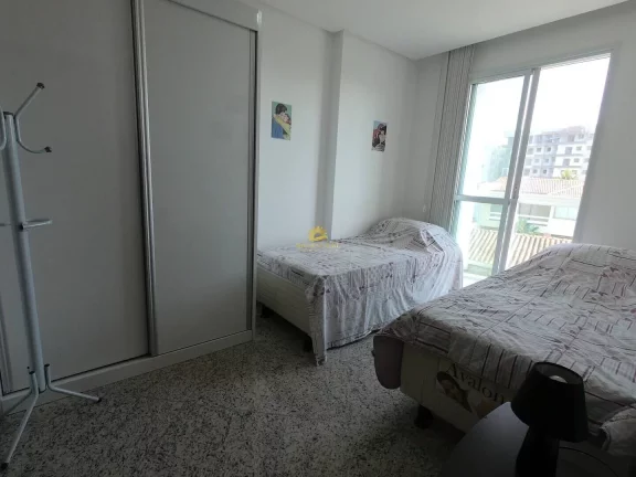 Imagem Apresentamos este moderno e luxuoso apartamento, totalmente mobiliado e equipado, localizado no cora...