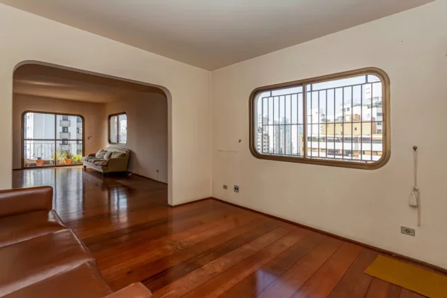 Imagem Ótimo apartamento com 301m² no Campo Belo, um por andar. Amplo living com varanda, home theather, ...