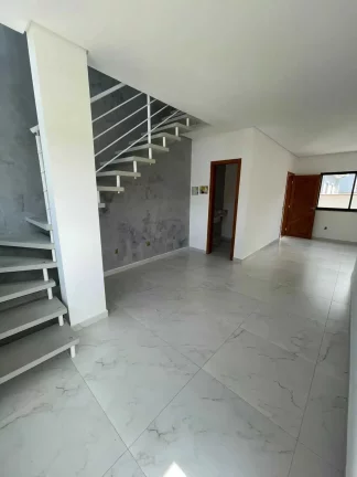 Imagem Sobrado com 2 suítes e 2 vagas de garagem – Loteamento Bela Vista | Palhoça/SC