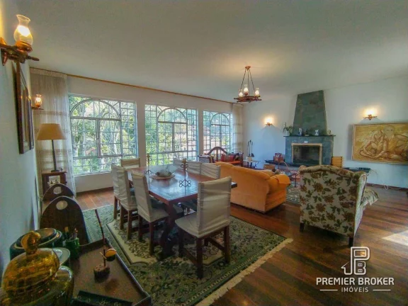Imagem Casa com 4 dormitórios à venda, 330 m² por R$ 950.000,00 - Albuquerque - Teresópolis/RJ