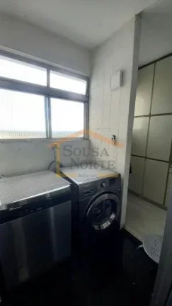 Imagem Apartamento reformado, com 3 dormitórios e armários planejados, cozinha com móveis planejados, ar...