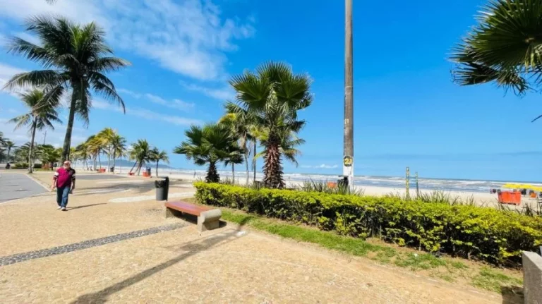 Imagem Apartamento com 2 dormitórios à venda, 80 m² por R$ 350.000,00 - Ocian - Praia Grande/SP