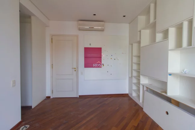 Imagem Vende apartamento de 260m² com 4 suítes e 4 vagas no Edifício Lindenberg Tangará