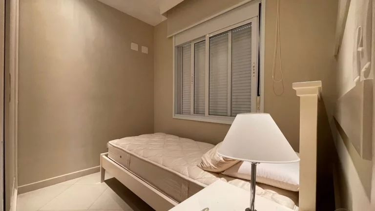 Imagem Casa de Luxo à Venda em Riviera de São Lourenço Módulo 30: 4 quartos, 1 suíte, 2 salas, 4 vagas, 220m² de área. Aproveite!