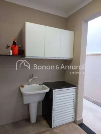 Imagem Esta encantadora residência de um único pavimento é um verdadeiro tesouro dentro do condomínio. ...