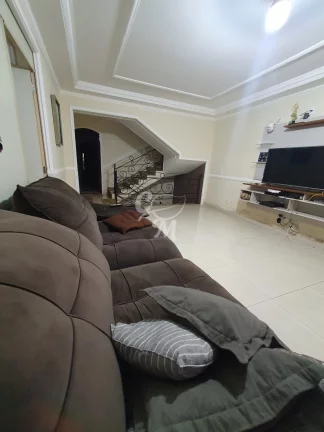 Imagem Sobrado com 4 Dormitórios e 4 vagas