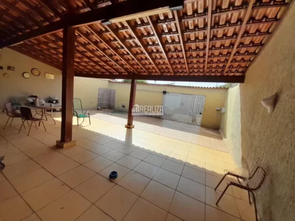 Imagem Casa à venda no bairro Beija-Flor II, Uberaba: 2 dormitórios, móveis planejados.