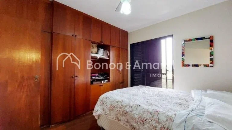 Imagem Apartamento amplo, em ótima localização!
Conta com 3 quartos com armários, 1 suíte, living para...