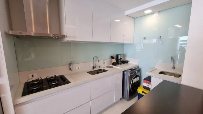 Imagem MARAVILHOSO APARTAMENTO TOTALMENTE REFORMADO, 2 VAGAS, VISTA MAR E LAZER.