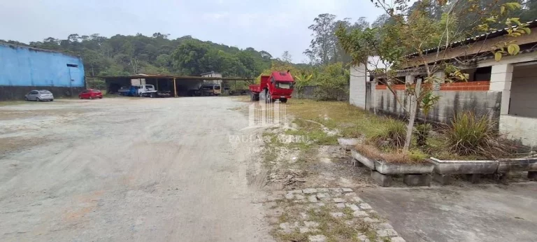 Imagem Aluga-se Terreno de 4.200m², ótimo para garagem de Caminhões e manutenção, etc...,j no Jardim Itapeva, Mauá-SP