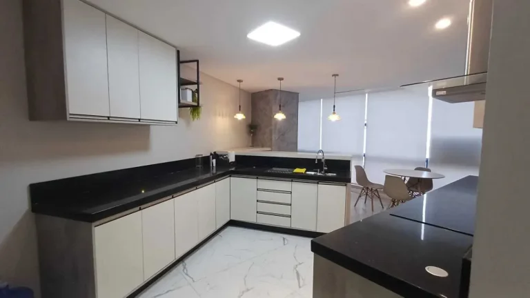 Imagem Apartamento com 3 dormitórios sendo 3 suítes e 2 vagas de garagem em Balneário Camboriú/SC