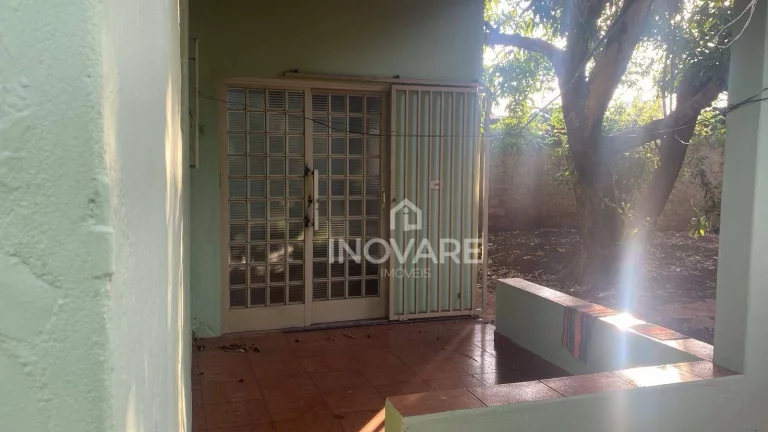 Imagem Casa com 2 dormitórios para alugar, 78 m² por R$ 1.200,00/mês - Setor Nova Aurora - Itumbiara/GO