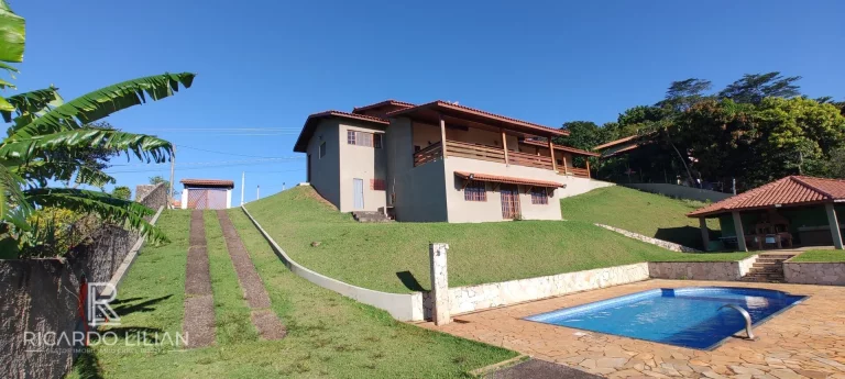 Imagem "Espetacular Casa em Condomínio Fechado: 4 Suítes, Área Gourmet, Piscina e Vista Inigualável!"