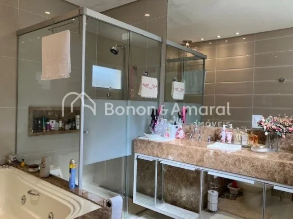 Imagem Ampla residência, muita luz natural, cômodos grandes, funcionalidade
483m² área construída em u...