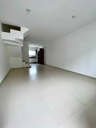 Imagem Casa com 3 dormitórios sendo 1 suíte e 2 vagas de garagem em Brusque