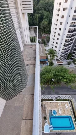 Imagem Praia das Pitangueiras - Prédio com lazer - Ótima localização.