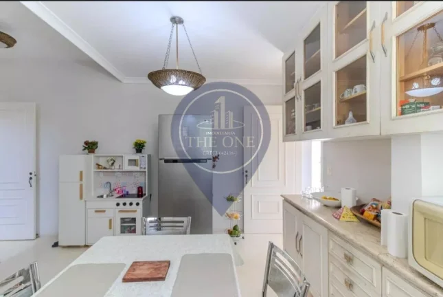Imagem Imóvel à venda em São Paulo-SP: Casa deslumbrante no Pacaembu com 3 quartos, 1 suíte, 2 salas, 3 banheiros, 4 vagas e 450m² de área.