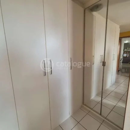 Imagem Vendo apartamento no Ed.Mirante da Praia com 3 quartos sendo 1 suite, mais Dce, 2 vagas condominio completo
