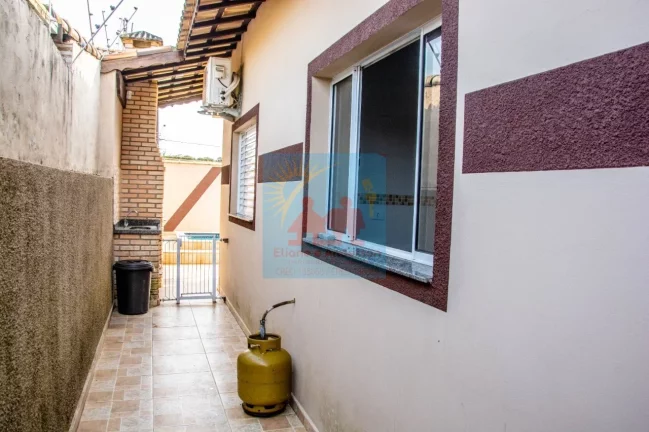 Imagem OPORTUNIDADE ÚNICA! CASA TÉRREA COM PISCINA A 1200M DO MAR - LADO PRAIA