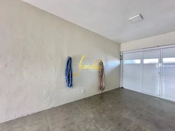 Imagem Casa com piscina , no centro com 03 dormitórios